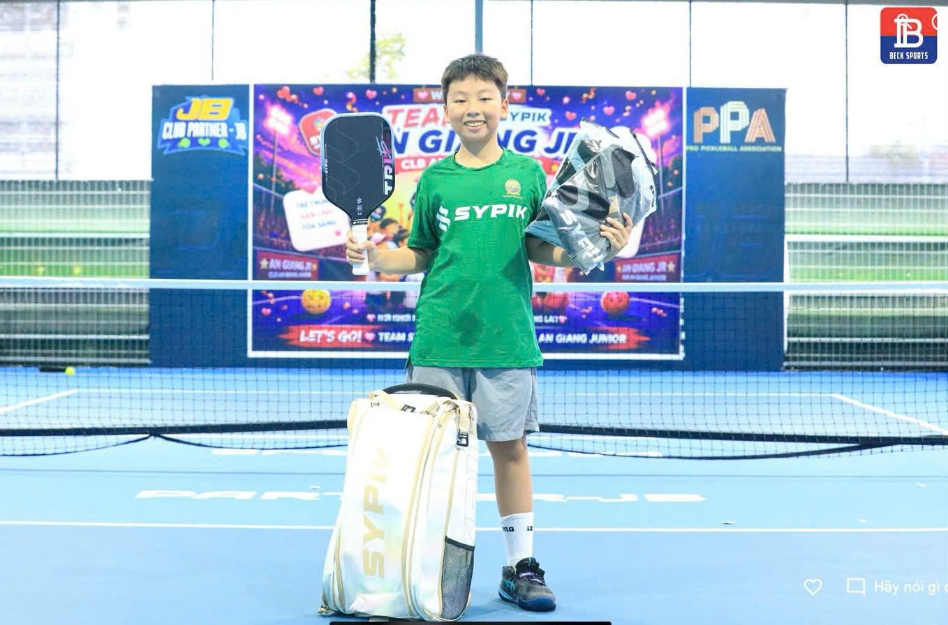 Trần Thiên Lạc thi đấu Pickleball