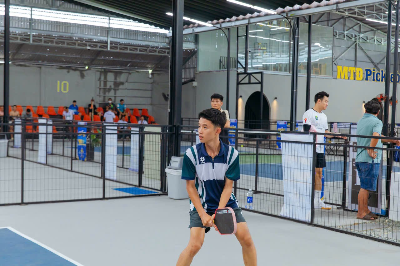 Vương An Thạch thi đấu Pickleball